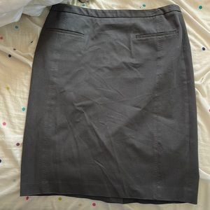 Banana republic size 8 gray pencil skirt. Has stretch
